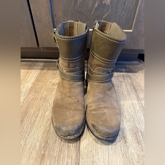 Clarks Shoes - Clark Brown Suede Boots with Stitch Detail